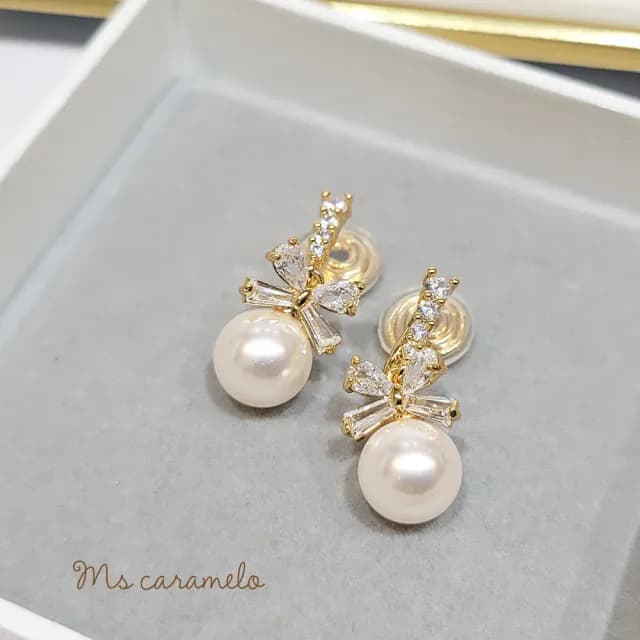 【Ms caramelo 焦糖小姐】夾式耳環 貝珠蝴蝶結耳環(鋯石耳環)