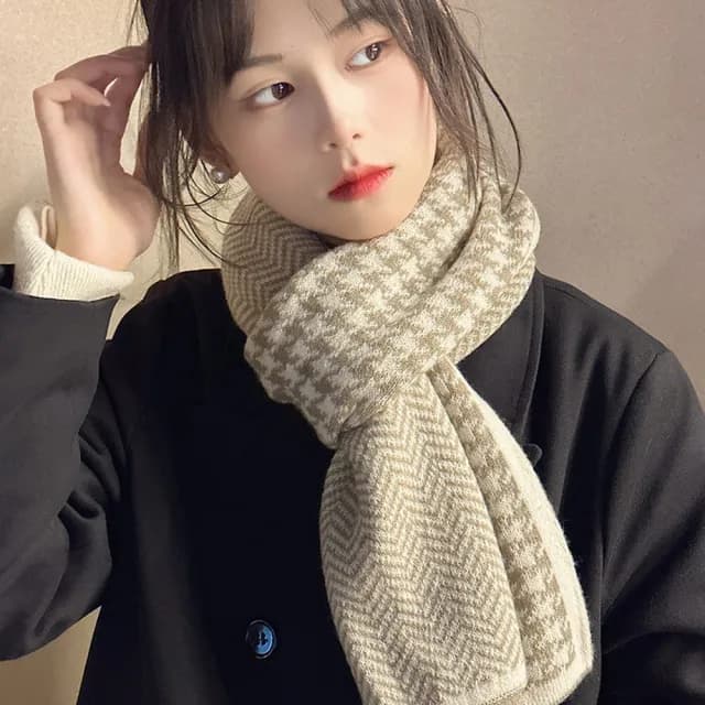 【Oni 歐妮】百搭情侶款 針織保暖加厚千鳥格雙面設計 防風男女圍巾圍脖披肩(奶茶膚)