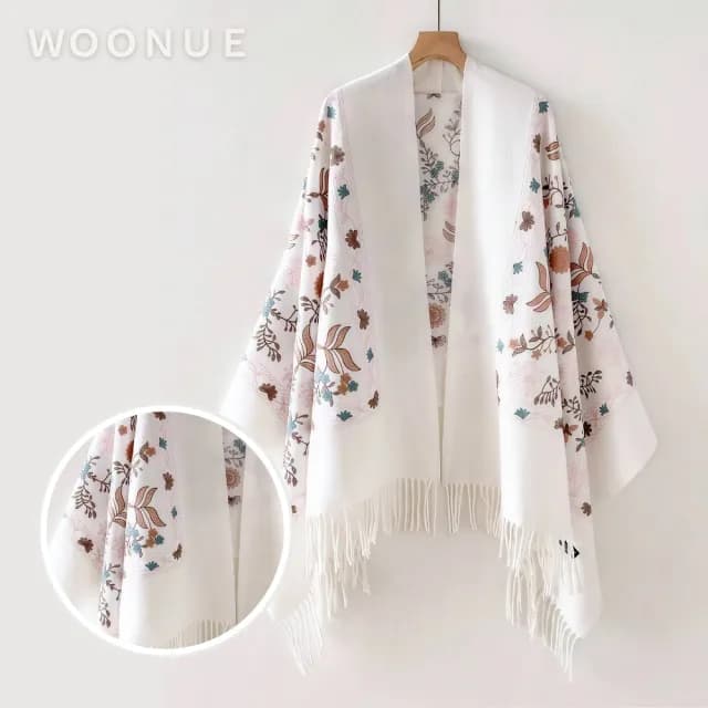 【WOONUE】女士專櫃高質感立體刺繡柔軟羊毛絨質感親膚寬版斗篷圍巾冷氣披肩(保暖女友老婆媽媽生日聖誕禮物)