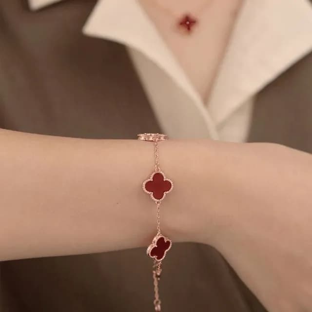 【Emi 艾迷】時尚紅色幸運草輕奢手鍊