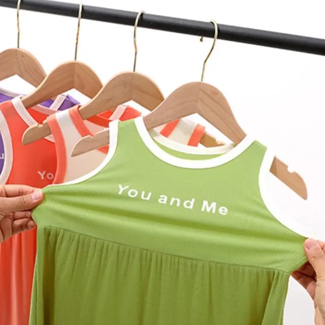 【橘魔法】運動風冰絲涼感坑條拼接背心洋裝(大童 連衣裙 沙灘裝 背心裙 連身裙 女童 兒童 童裝)