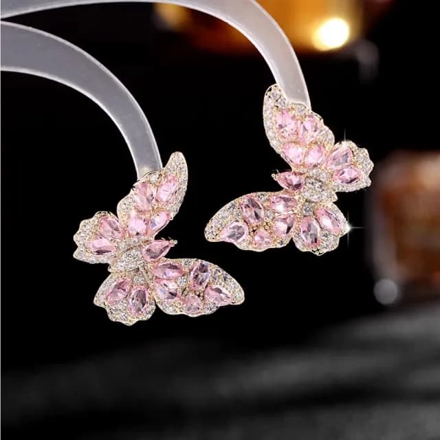 【浪漫粉紅】粉色鑽石蝴蝶耳環1對(閃耀 優雅 造型飾品 裝飾 耳飾)