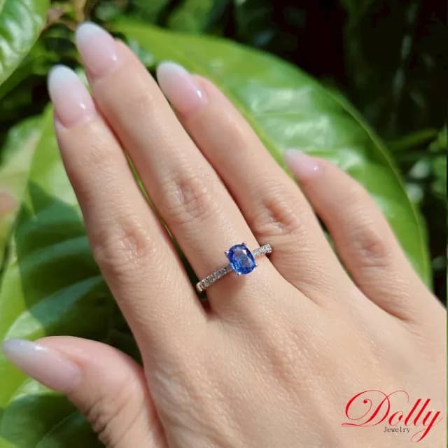 【DOLLY】1克拉 無燒斯里蘭卡矢車菊蘭藍寶石18K金鑽石戒指-010(母親節 長輩送禮 交換禮物首選)