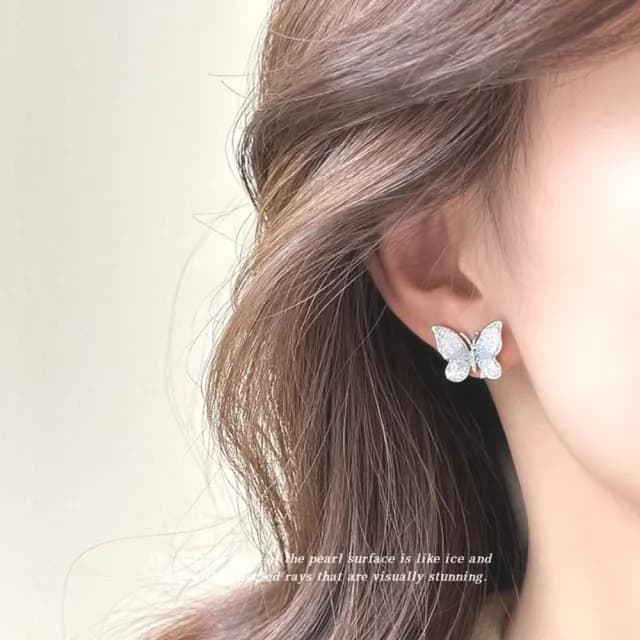 【莫藍迪色】漸變藍水晶蝴蝶耳釘1對(耳針 耳環 配飾 耳飾 復古 輕奢 氣質 女生 飾品)