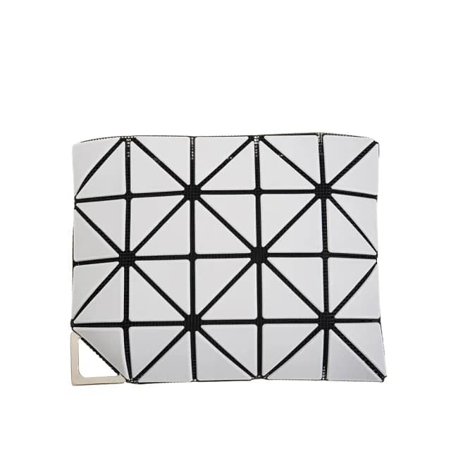 【ISSEY MIYAKE 三宅一生】BAOBAO  新款霧面三角格拉鍊零錢包附鍊帶(LIGHT GRAY)