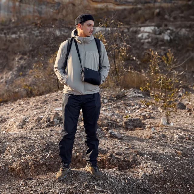 【Bellroy】Venture Travel Crossbody RFID防盜側背包 斜背包 男包 女包 禮物 送禮 推薦(深邃黑色)