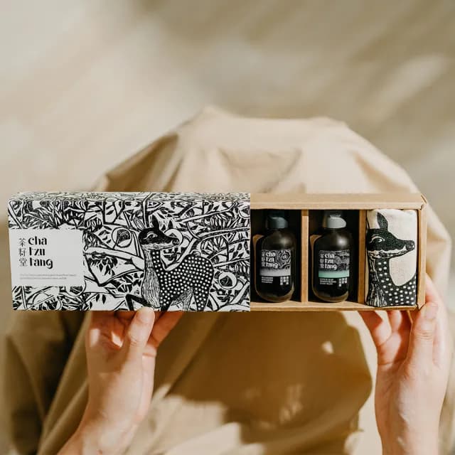 【茶籽堂】小鹿版畫洗沐旅行組｜50mLx3 附小鹿袋(洗髮露/沐浴露/洗手露/送禮推薦)