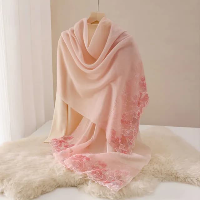 【I.Dear】100%羔羊毛花朵刺繡200支紗水溶羊毛圍巾披肩(羔羊絨/交換禮物)