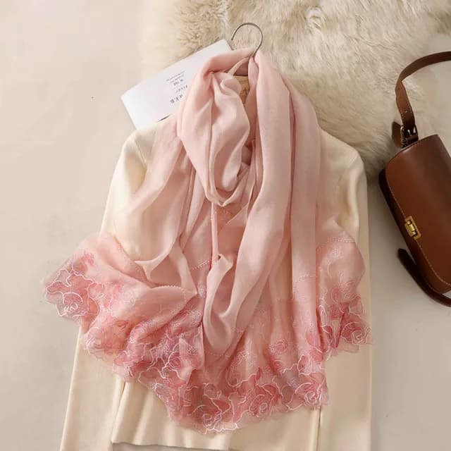 【I.Dear】100%羔羊毛花朵刺繡200支紗水溶羊毛圍巾披肩(羔羊絨/交換禮物)