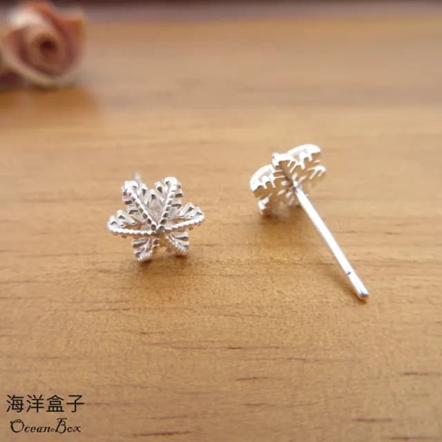 【海洋盒子】立體感簍空雪花S999純耳環(貼耳耳環.交換禮物)