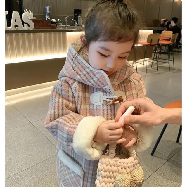 【橘魔法】粉嫩格紋毛絨連帽長袖外套(大衣 外套 厚外套 連帽外套 女童 兒童 中童 童裝)