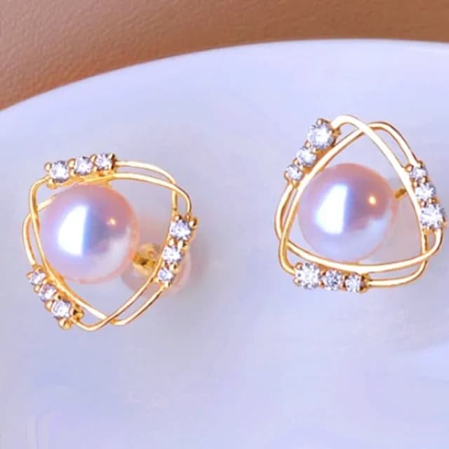 【La Corser】18K金 7.5-8mm 日本 Akoya 海水珍珠 耳釘 耳環 耳飾 三角形設計 優雅時尚