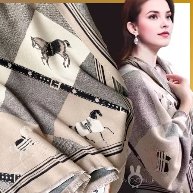 【WOONUE】超柔羊毛質感圍巾百搭愛馬紋圍巾灰披肩米白灰(閨蜜女友媽媽情人節母親節禮物)