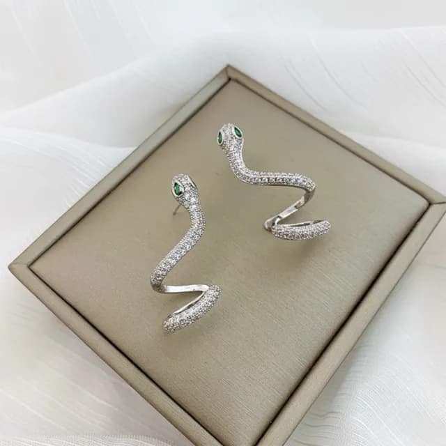 【bibi】時尚超閃鋯石蛇形耳釘女個性小眾設計感高級耳骨夾網紅氣質耳飾品