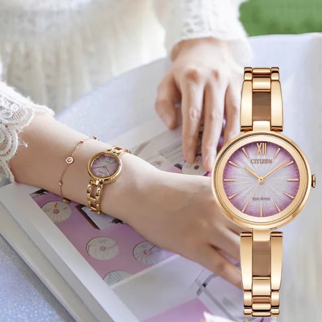 【CITIZEN 星辰】光動能漸層手鍊女錶-28mm 手錶 禮物 送禮(EM0809-83Z)