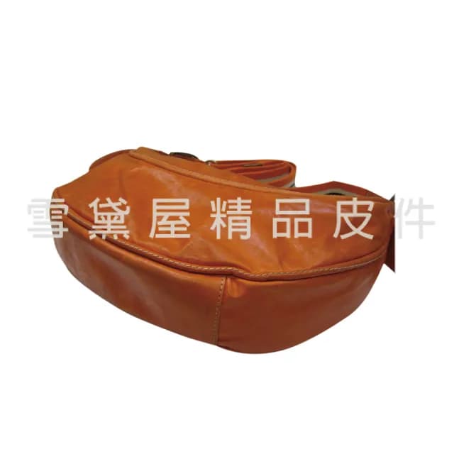 【SNOW.bagshop】情人節禮物 真皮 水餃包彎月包中容量(真皮包包 主袋內二隔層100%進口牛皮革材質復古個性肩