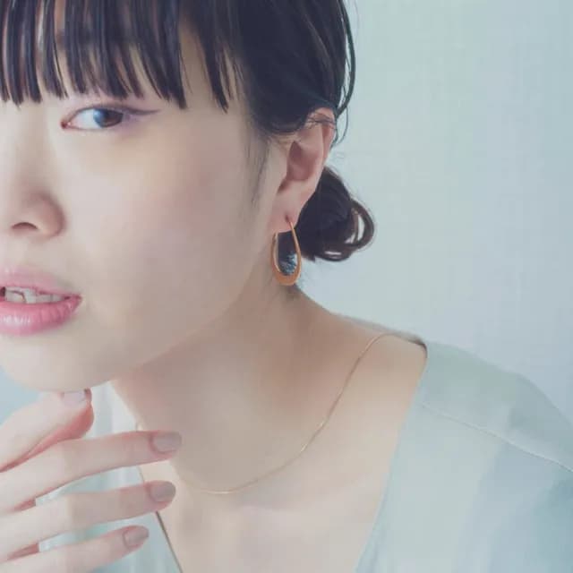 【ete】細膩雙面波紋耳環(金色)
