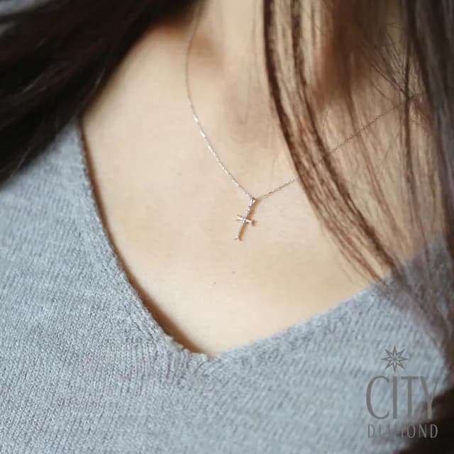 【City Diamond 引雅】10K 日本聖潔十字架天然鑽石1分項鍊(東京Yuki系列)