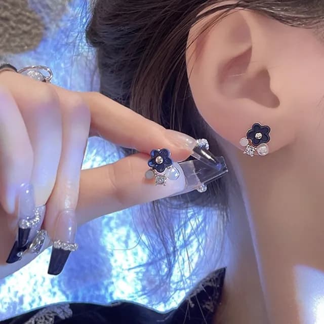【Emi 艾迷】甜美可愛藍色小花珍珠點鑽925銀針 耳環 耳夾 夾式耳環 無耳洞