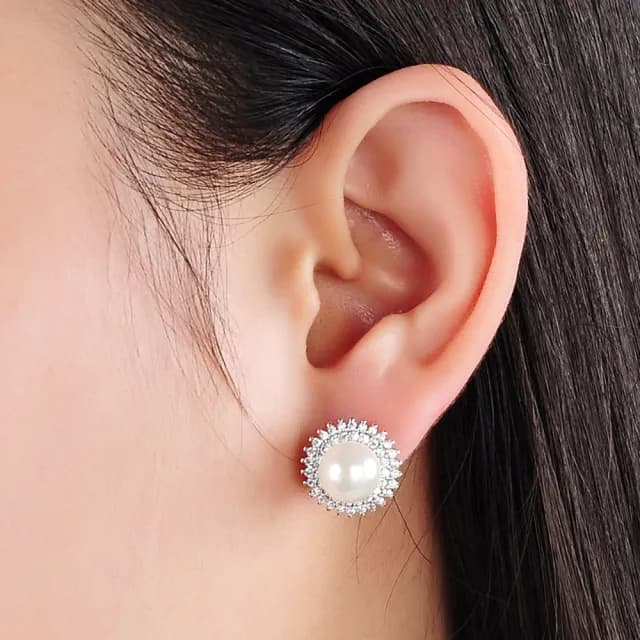 【925 STARS】純銀925圓潤貝珠璀璨美鑽花盤造型珍珠耳環(純銀925耳環 珍珠耳環 美鑽耳環)