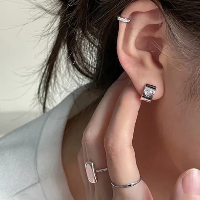 【Umi】銀愛心耳扣女氣質圓圈心形鋯石(心形鋯石耳圈耳環新款潮)