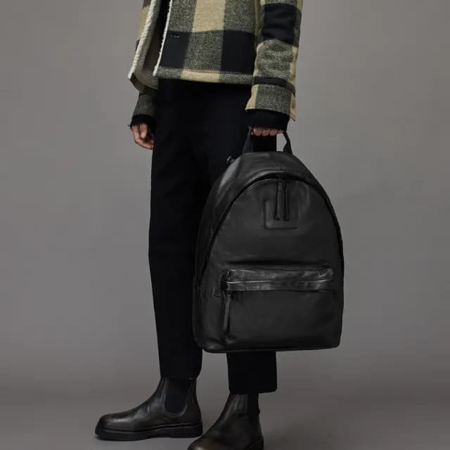 【ALLSAINTS】CARABINER 簡約質感柔軟純羊皮後背包 M164XB