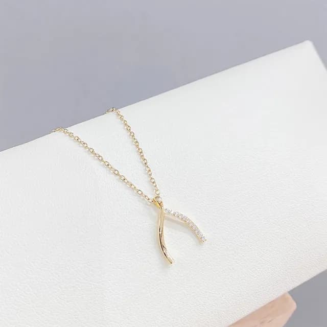 【Umi】韓式東大門簡約奢華時尚優雅百搭銀項鍊(浪漫幾何人字微鑲鑽 韓劇 精緻情人節禮物)