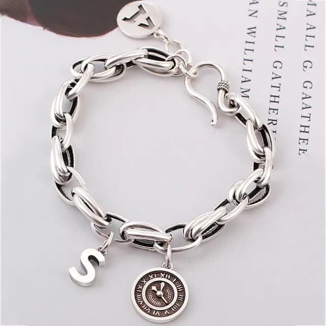 【Umi】日式時尚百搭鎖鏈英文字母時鐘創意設計造型銀手鍊手環手鐲(S字母A字母 附延長鍊長短可調)