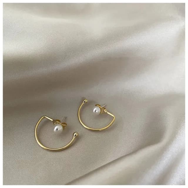 【HaNA 梨花】韓國街頭搭配小時尚．曲線珍珠金色耳環(針式耳環 珍珠耳飾 耳圈 耳釘 耳扣)