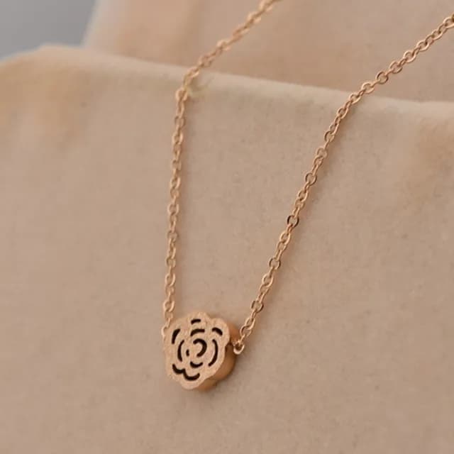 【米蘭精品】現貨+預購 玫瑰金項鍊吊墜子(磨砂小茶花精緻流行飾品情人節生日聖誕節交換禮物71x57)