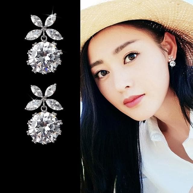【Emi 艾迷】無耳洞韓系閃耀花形花瓣鋯石耳環 耳夾 夾式耳環(耳夾)
