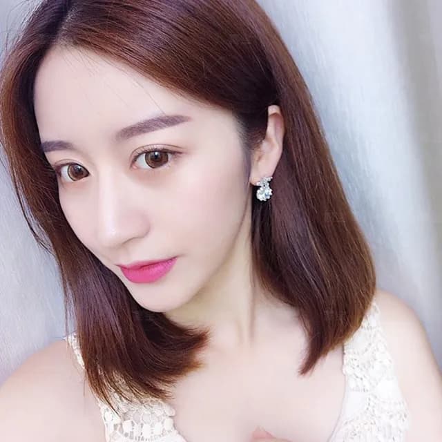 【Emi 艾迷】無耳洞韓系閃耀花形花瓣鋯石耳環 耳夾 夾式耳環(耳夾)