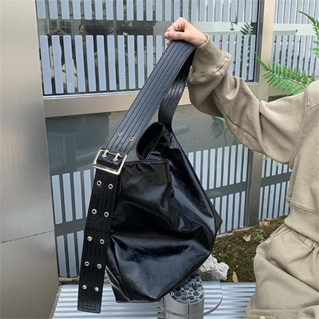 【MoonDy】母親節禮物 包包女 水桶包 新款 大容量 通勤包 A4包 皮革包包 水桶包韓國 單肩包 質感 寬肩帶