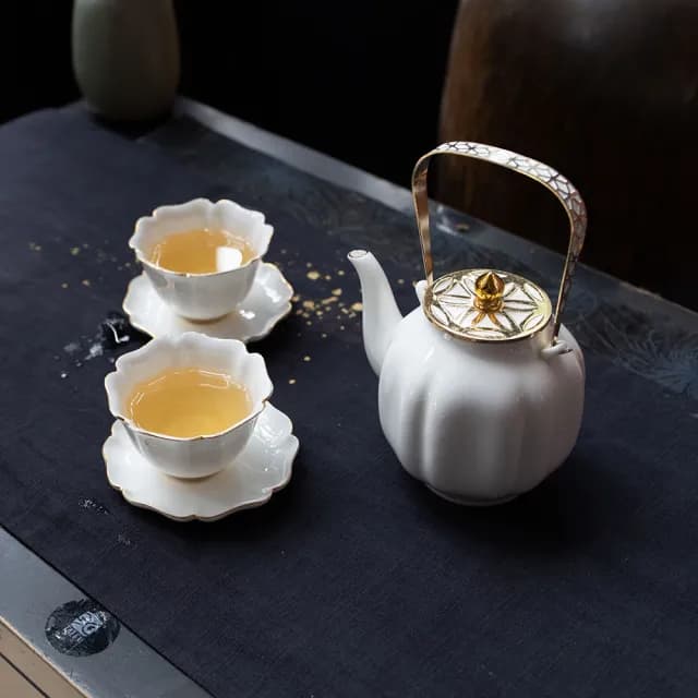 【TALES 神話言】花窗舞影-中式茶壺(文創 禮品 禮物 收藏 骨瓷)