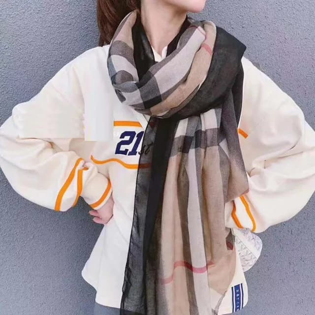 【Emi 艾迷】低調經典 圍巾 格紋棉麻 薄圍巾 披肩