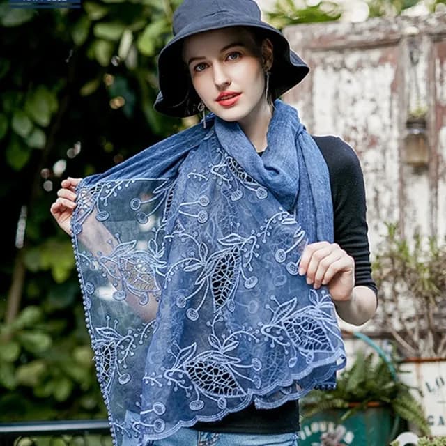 【Emi 艾迷】圍巾 優美復古花葉 蕾絲 棉麻薄圍巾