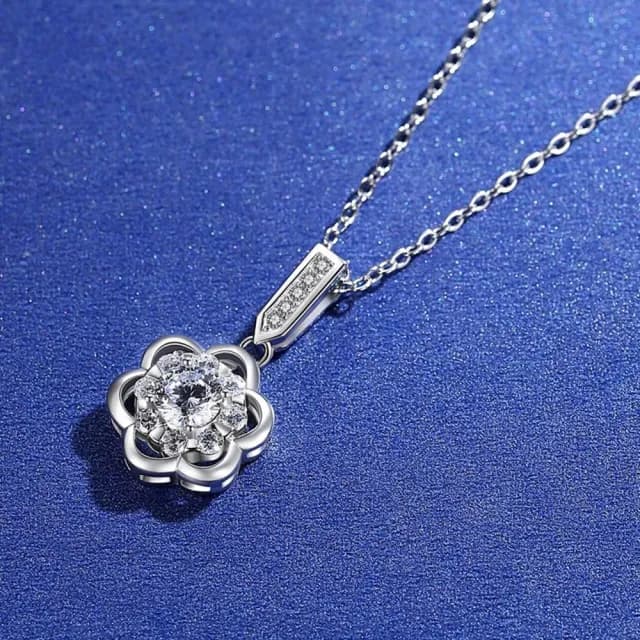【米蘭精品】現貨+預購 莫桑鑽項鍊925純銀吊墜(0.5克拉花朵鏤空聖誕節情人節生日交換禮物女飾品73yk34)