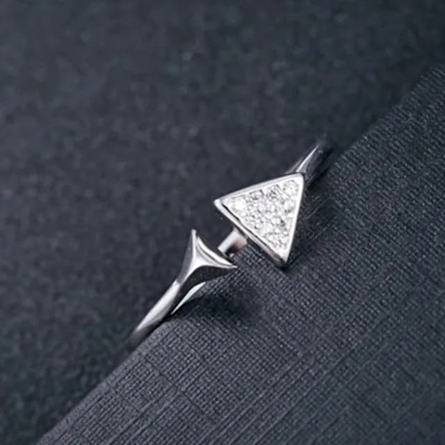 【米蘭精品】現貨+預購 925純銀戒指鑲鑽銀飾(典雅迷人三角造型情人節生日聖誕節交換禮物女飾品73dx29)