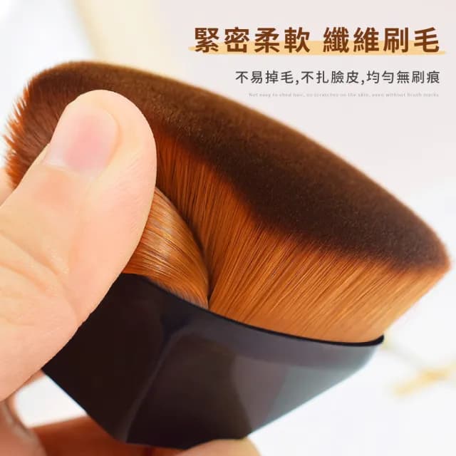 【美妝用具】魔術粉底刷-附防塵蓋(底妝刷 不吃粉 無痕刷 化妝刷 便攜 刷具 美妝刷 化妝刷 魔術刷 交換禮物)