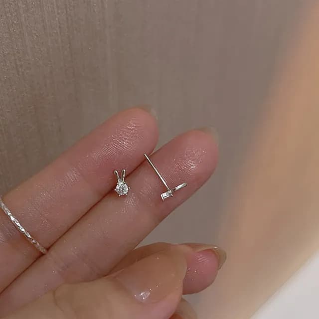 【Umi】可愛小兔子與蘿蔔不對稱造型耳環(日韓時尚潮流女飾品 銀色耳飾 耳針 耳墜 耳釘 生日 情人節 禮物)