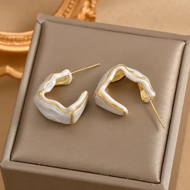 【Umi】925純銀針淡金色復古輕奢珍珠光澤象牙米白色圓形環繞環形耳環(日韓時尚潮流耳飾耳針耳墜耳釘)