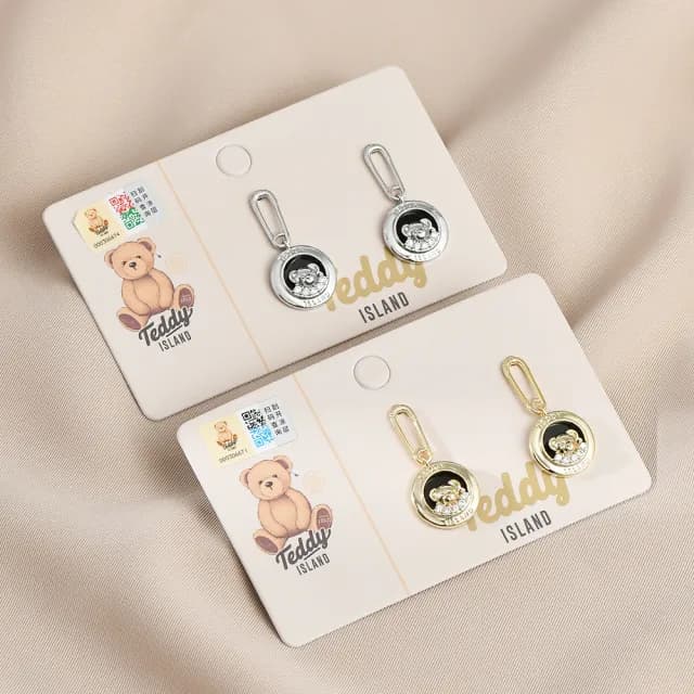 【Umi】925純銀針淡金色微鑲鋯石復古輕奢獨創設計小熊耳環(日韓時尚潮流耳飾耳針耳墜耳釘)