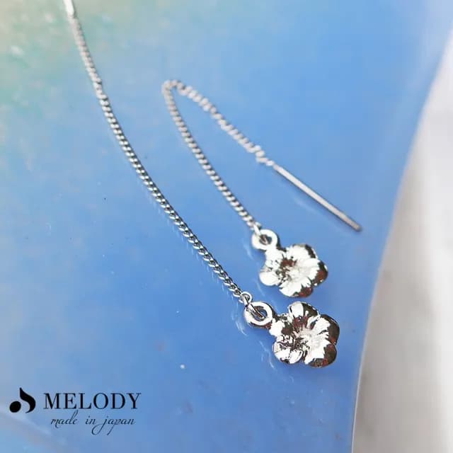 【日本MELODY ACCESSORY】日本製優雅浪漫花朵造型長耳環 垂墜吊墜穿式長形耳飾 日式輕珠寶(銀色)