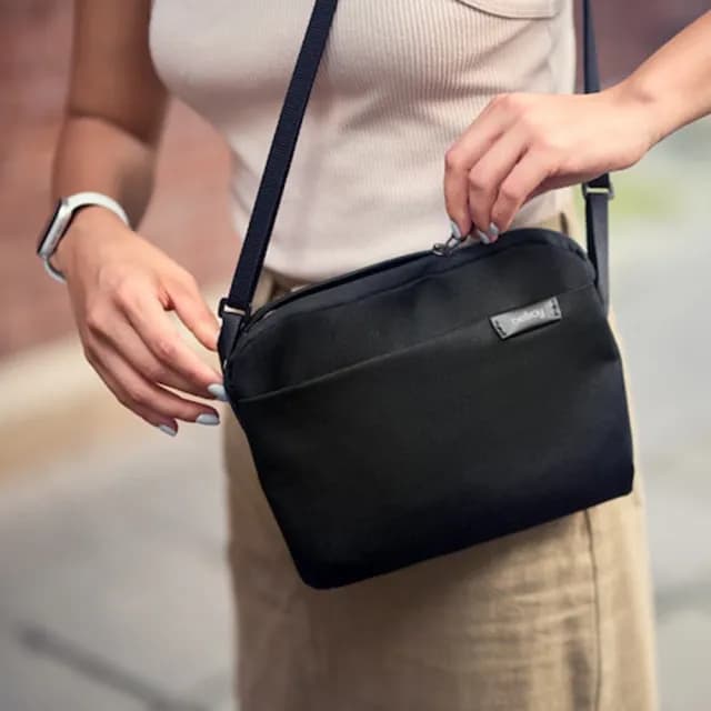 【Bellroy】City Pouch Plus 斜背包 側背包 小包 收納隔層 禮物 送禮 推薦(黑色)