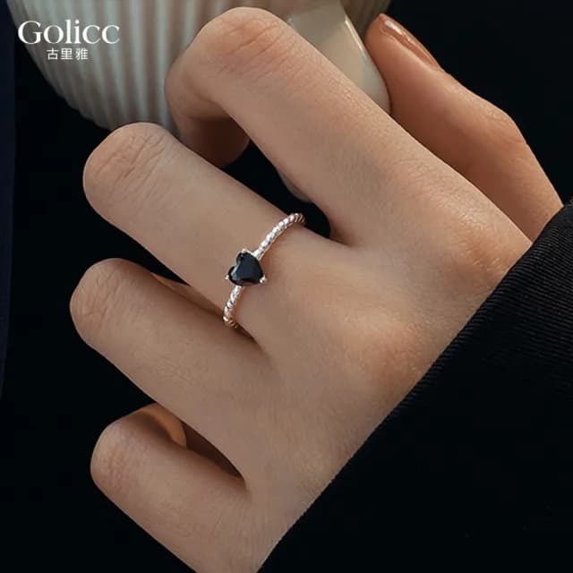 【Golicc】戒指 黑色 鋯石 愛心麻花(七夕 情人節 生日 造型戒 食指戒 尾戒 禮物)
