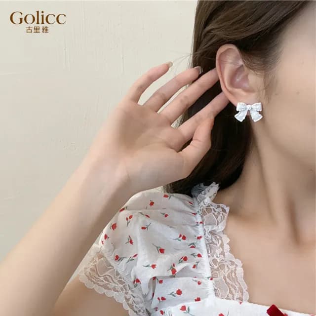 【Golicc】耳環 白 蝴蝶結(七夕 情人節 生日 飾品 耳釘 耳飾 耳墜 禮物)