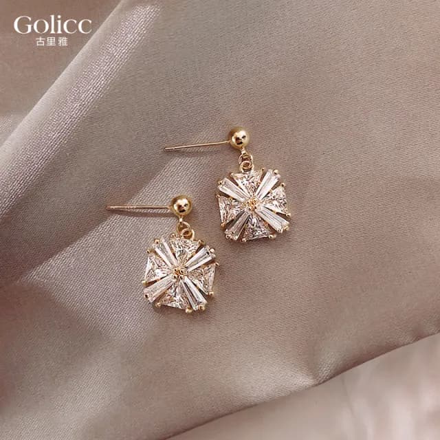 【Golicc】耳環 創意 雪花(七夕 情人節 生日 飾品 耳釘 耳飾 耳墜 禮物)