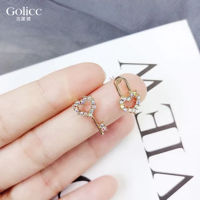 【Golicc】耳環 韓國 鑰匙 鑲鑽 愛心(七夕 情人節 生日 飾品 耳釘 耳飾 耳墜 禮物)