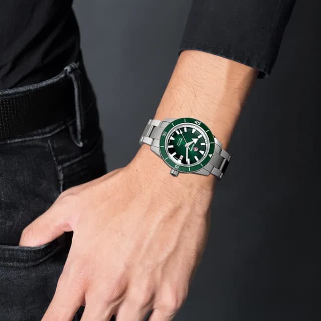 【Rado 雷達表】庫克船長300米自動機械腕錶 R02送禮推薦(R32105313)