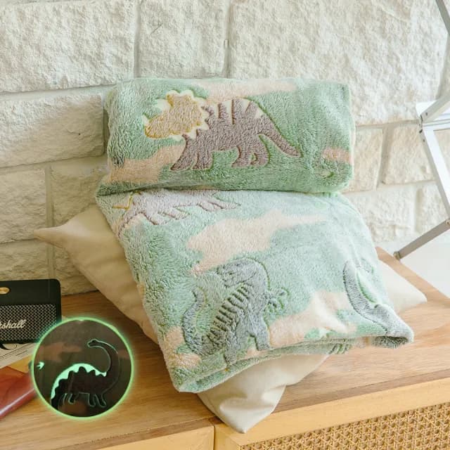 【REGAL 芮格居家】歐盟認證夜光法蘭絨毛毯(獨角獸/恐龍/骷髏頭/小雪人/彌月禮物)